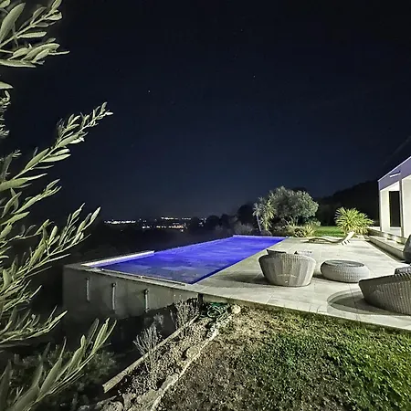 De Luxe A : Piscine A Debordement, Jacuzzi Et Vue Imprenable Sur La Vallee - Fr-1-752-5 Nyaraló